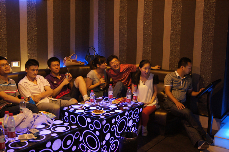員工生日聚會(huì)3